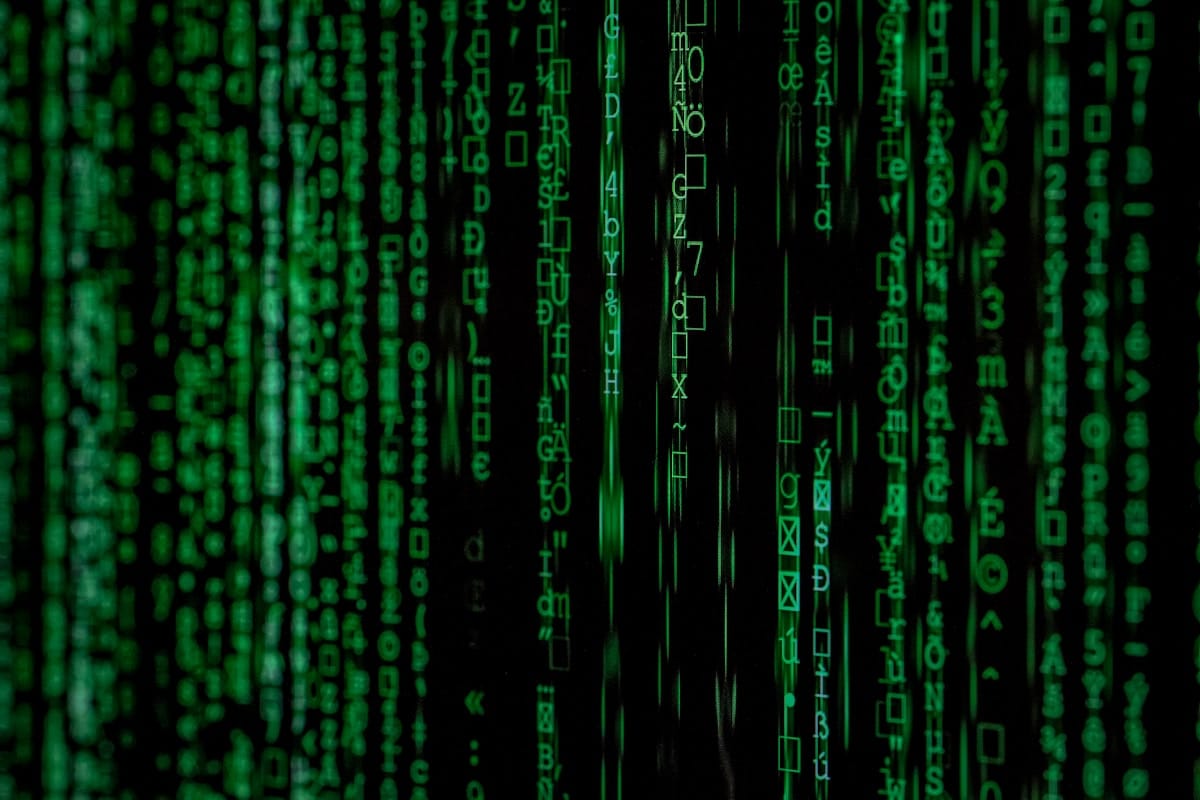 Código representando robo de datos ClickLock malware Mac